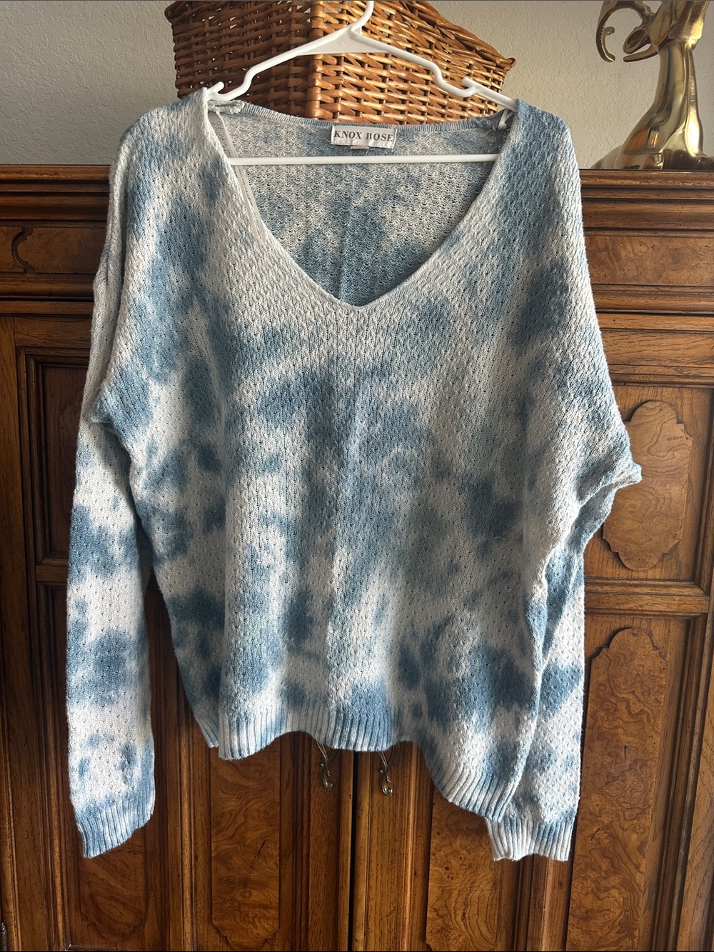 Knox Rose Light Blue Tie-Dye V-Neck Sweater